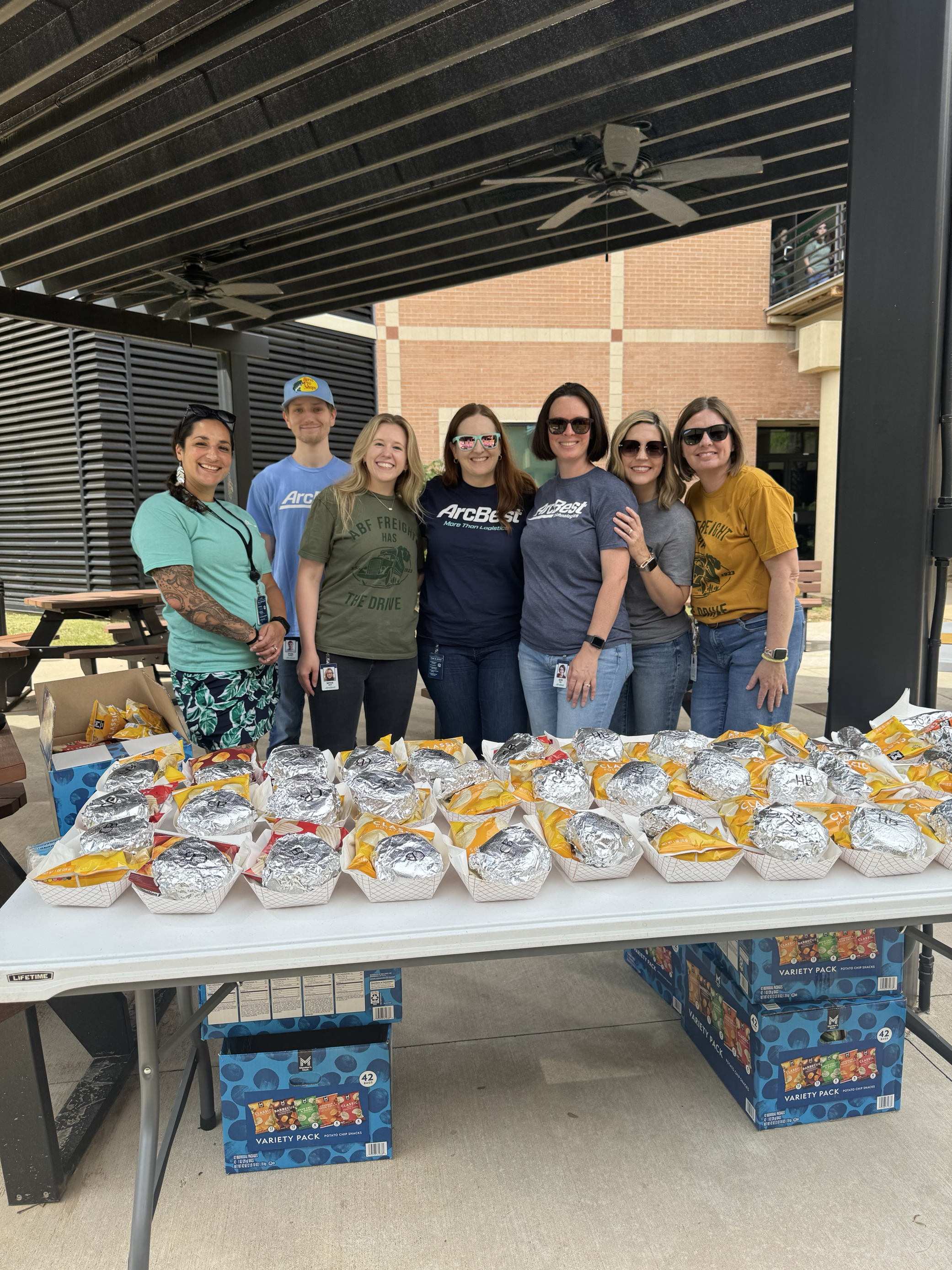 ArcBest employees volunteer at annual United Way cookout in Fort Smith